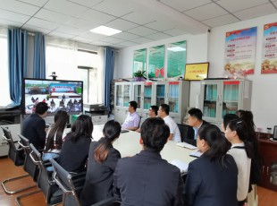 臨夏州凱潤農牧投資發展集團有限公司  收看“黨課開講啦”專題節目